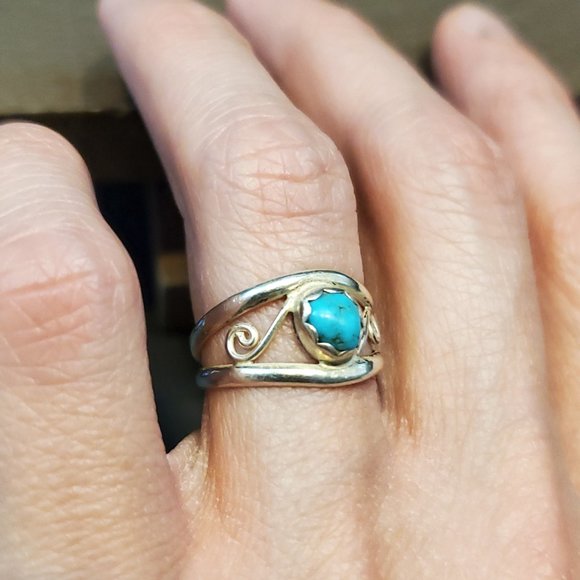 Size 6.75 925 Sterling Silver Turquoise Stone Unique Ring - Picture 3 of 8
